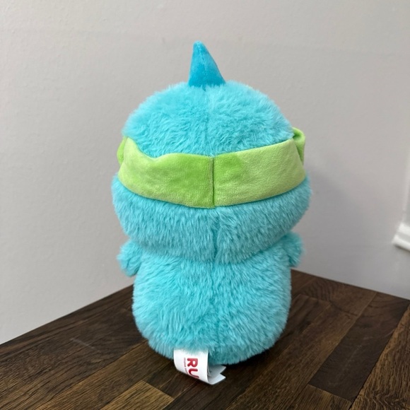 Cute plush wearing little frog slippers - Picture 3 of 6